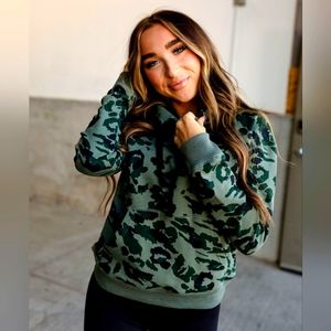 Ampersand Ave hoodie (green Leopard print)
